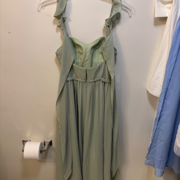 Formal dress - Picture 4 of 4